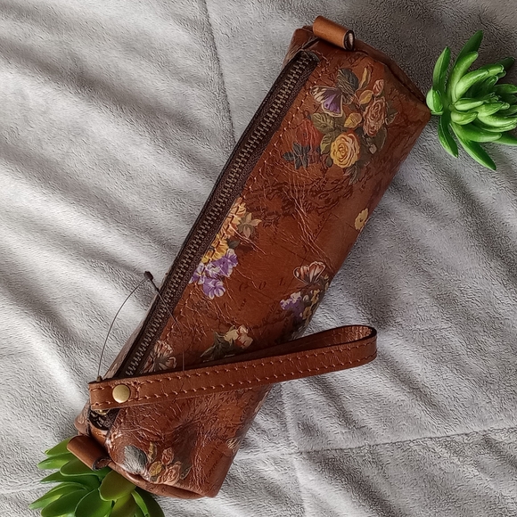 Patricia Nash Handbags - 🆕PATRICIA NASH BROWN ZIPPERED LEATHER POUCH  WRISTLET WITH FLORAL DESIGNS🔹NWT